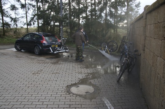 Washing bikes